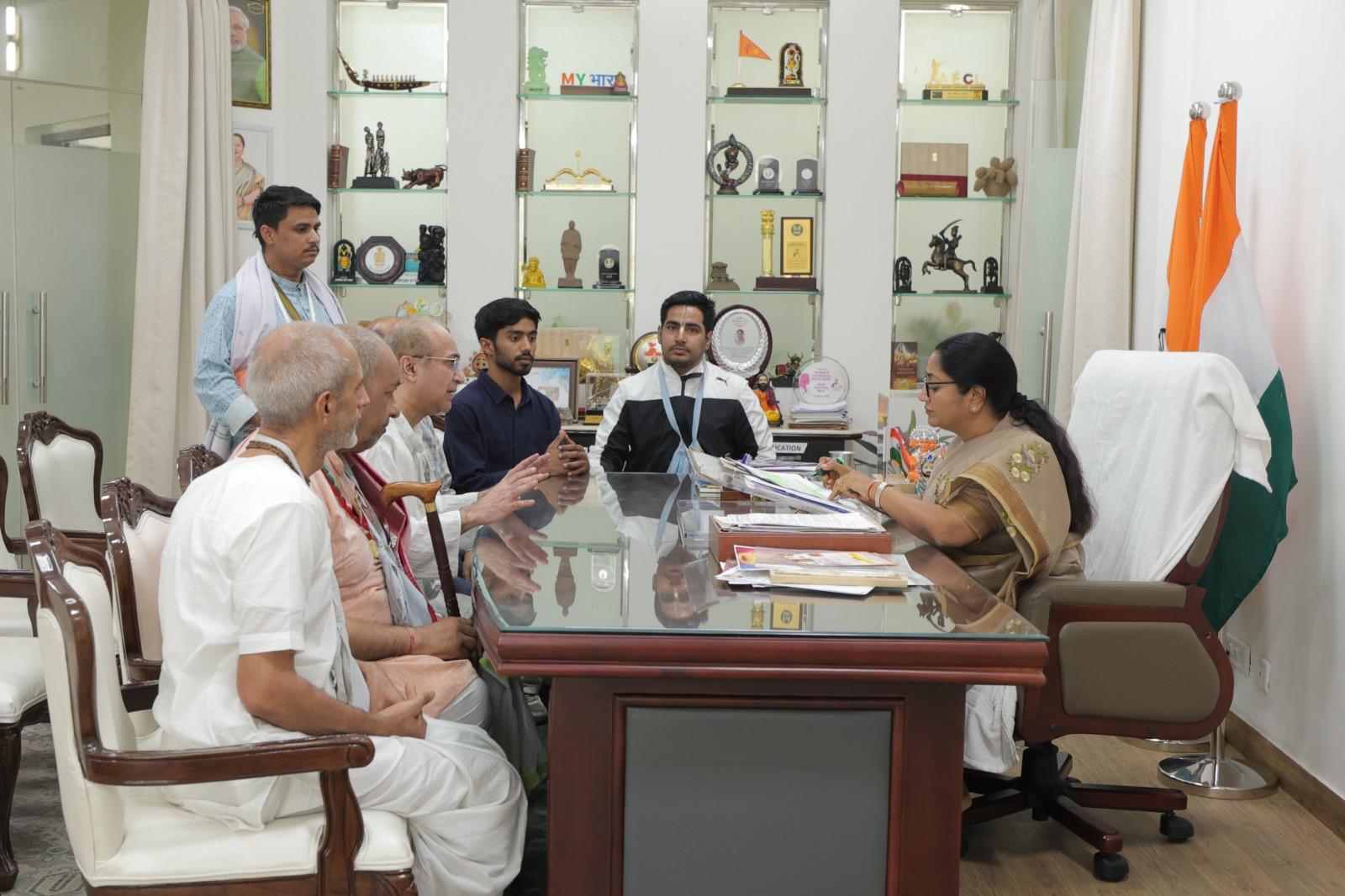 HG Rohini Nandan Das with Sitting chief minister of Delhi- Smt. Rekha Gupta ji - 2